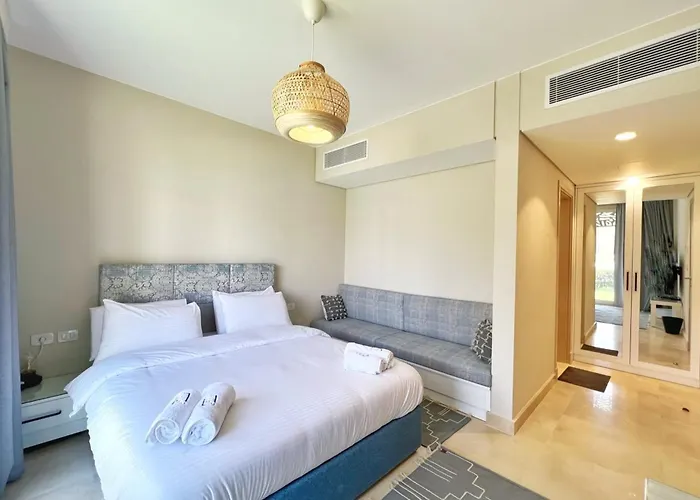 Apartman Waterfront & Groovy 2 Bdr Mangroovy Free Pool & Access